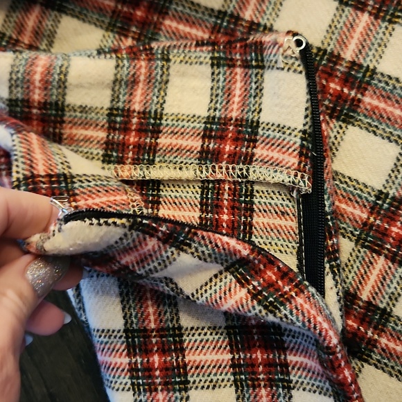 Lot 2 Size Medium Skirts - Picture 8 of 8